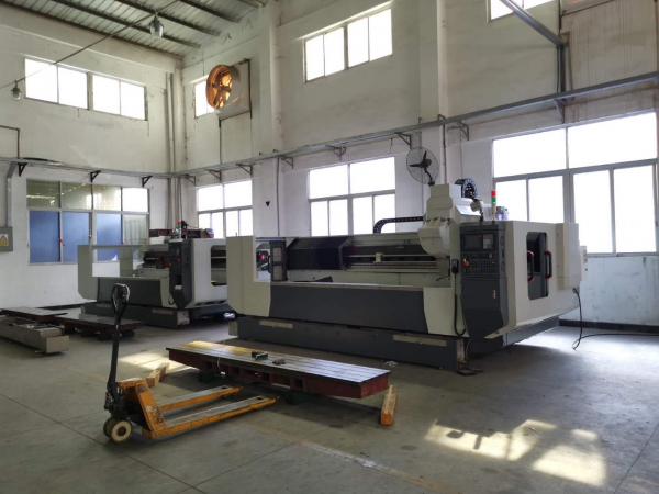 鋁型材加工設(shè)備研發(fā)專家，精工品質(zhì)。30臺(tái)鋁型材設(shè)備對外加工