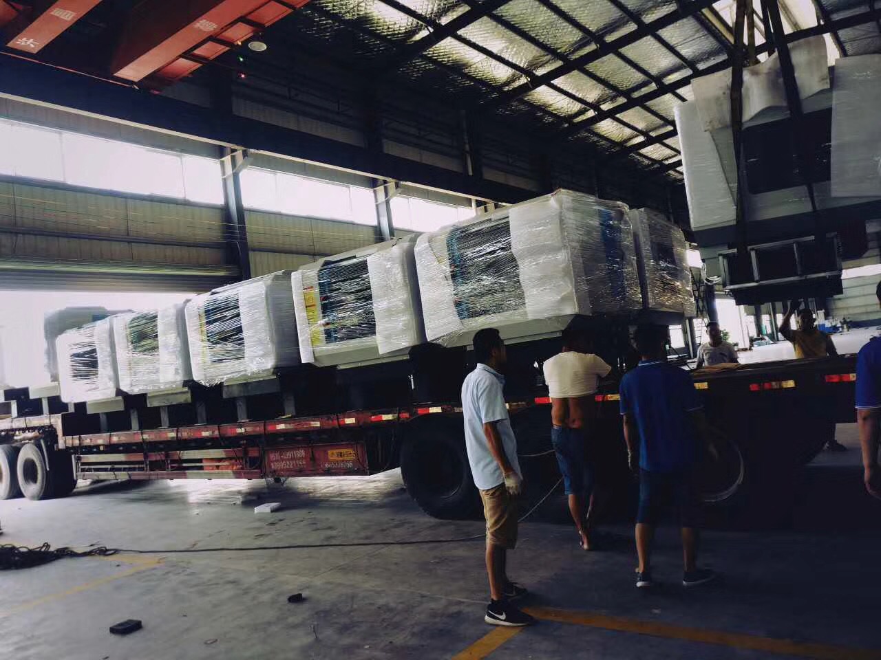 2018深雕數(shù)控迎來第二批玻璃精雕機，雙頭精雕機緊張出貨，得到客戶的高度認可。