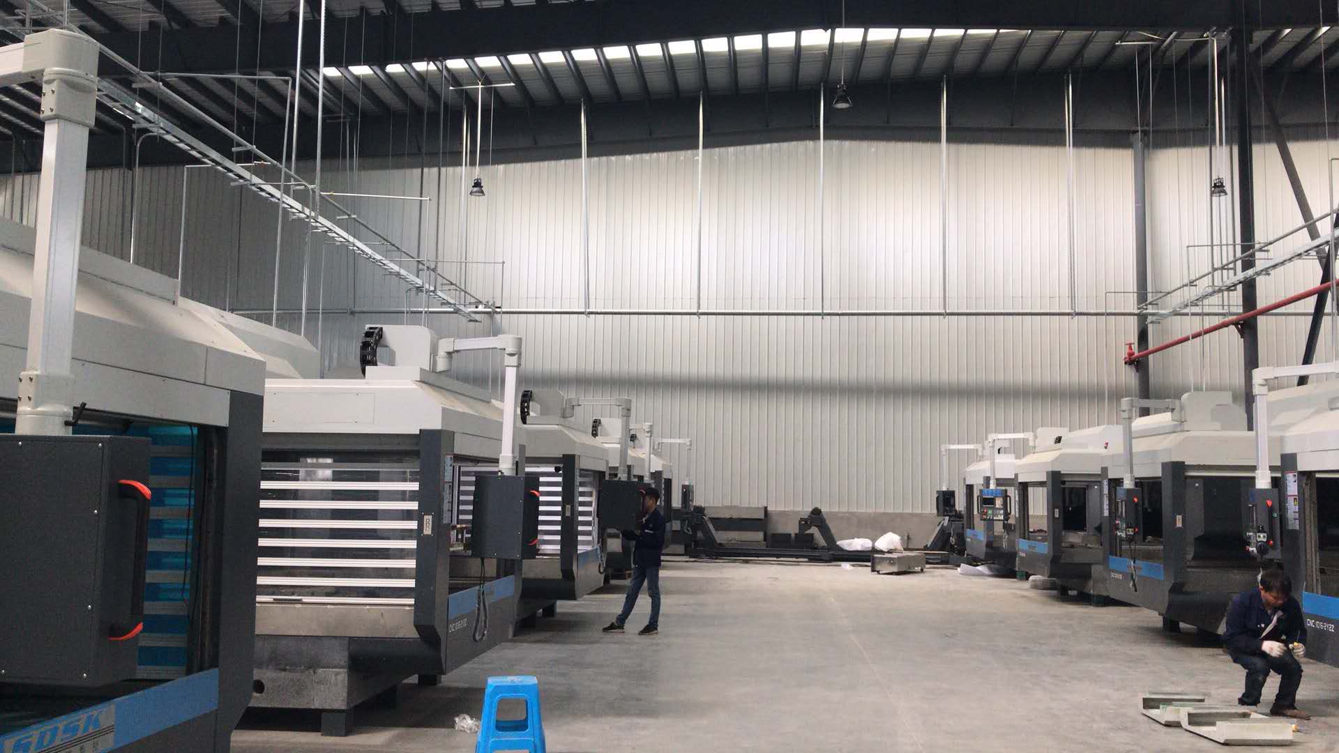 10月出貨50臺精雕機，背后的勤勞付出值得贊揚。